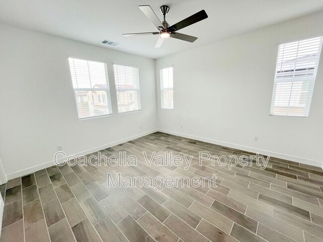 Building Photo - 41168 Emory Ln