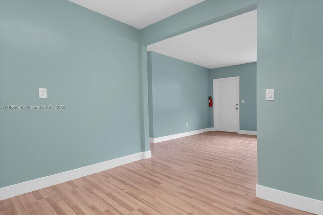 Building Photo - 1245 NE 117th St