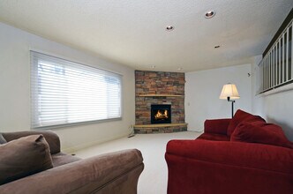 Building Photo - Wonderful 3 Bed 2 Bath Townhome in Little Canada