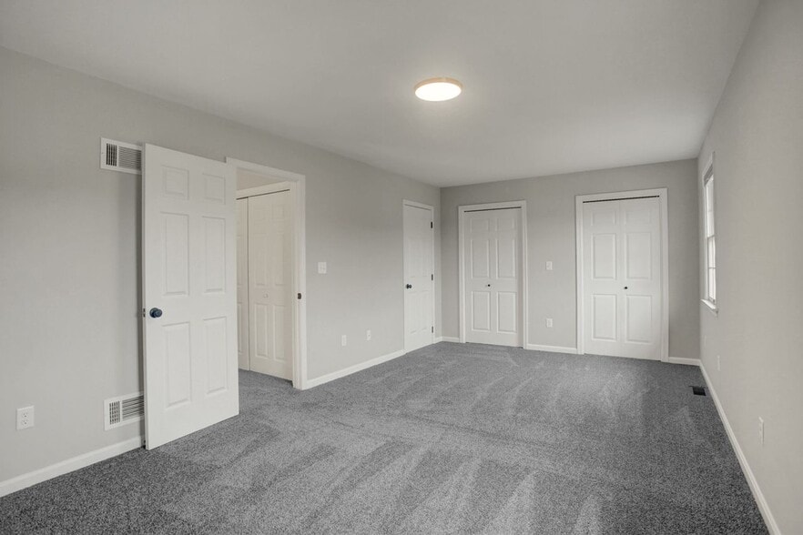 Building Photo - 2367 McCleary Dr