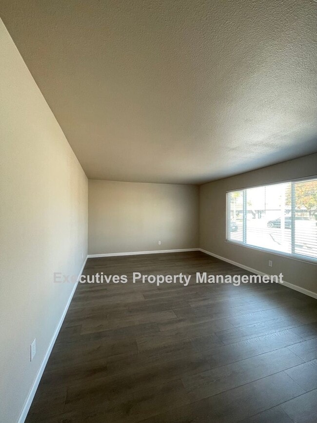 Building Photo - 140 Juniper Ave