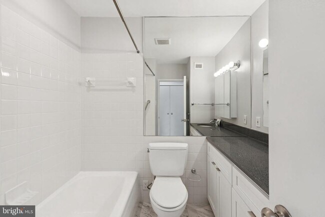 Building Photo - 135 S 19th St