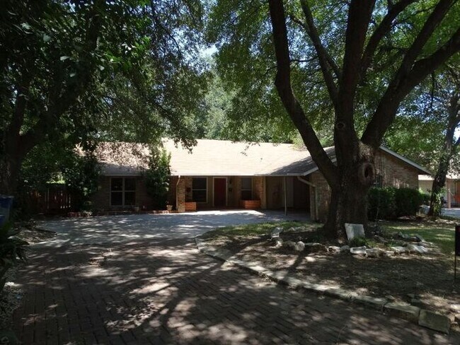 Building Photo - 9104 Quail Creek Dr