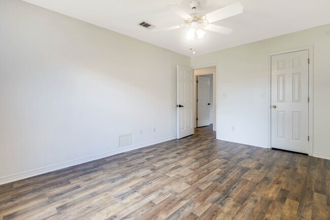 Building Photo - 873 Brande Ct