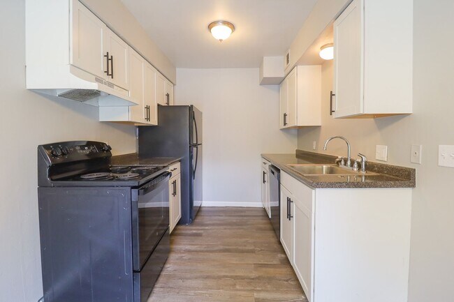 Building Photo - 2 Bed | 1 Bath Condo in Central Tulsa!
