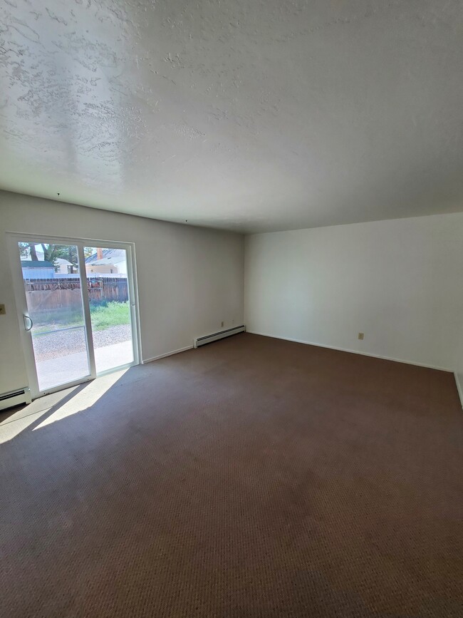 Building Photo - 138 N Willow St