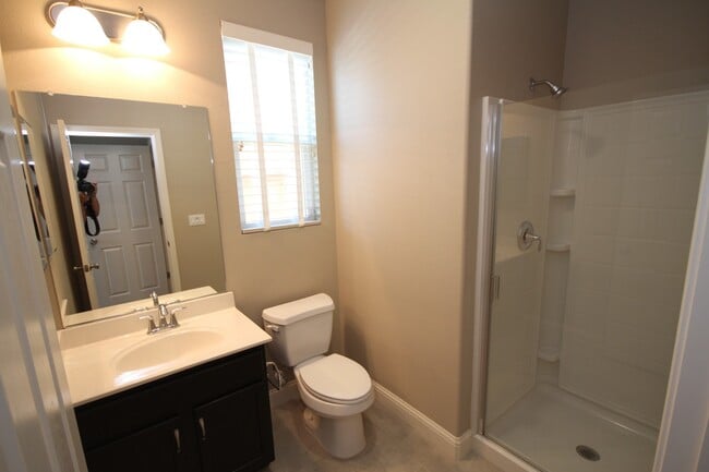 Building Photo - 4BR| 3.5 BA | 1936 SF | Two Story | Tenant Pays $190 monthly for WS&G