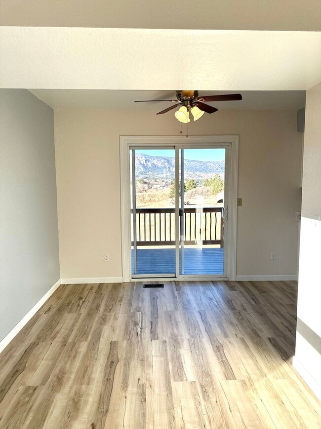 Building Photo - Newly Renovated Home 3 Bed 1 1/2 Bath 1-Car Garage on Century Place!