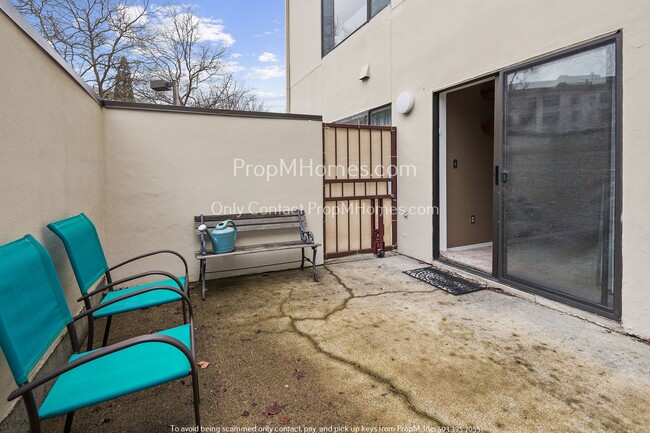 Building Photo - Charming One Bedroom, One Bath in South Po...