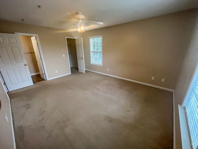 Building Photo - 923 Scholastic Ct