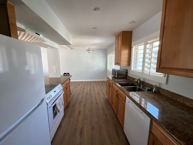 Building Photo - 1702 Capri Cir