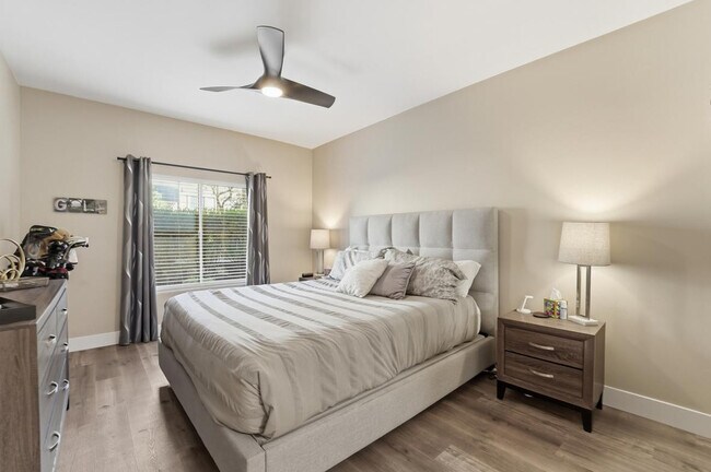 Building Photo - 5450 E Deer Valley Dr