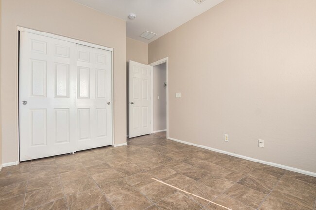 Building Photo - Check out this 3 bed/2 bath LARGE CORNER LOT!