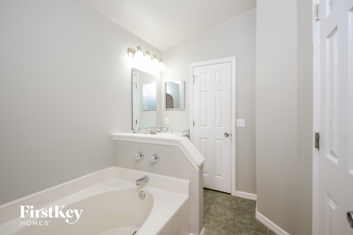 Building Photo - 3613 Stonefield Dr