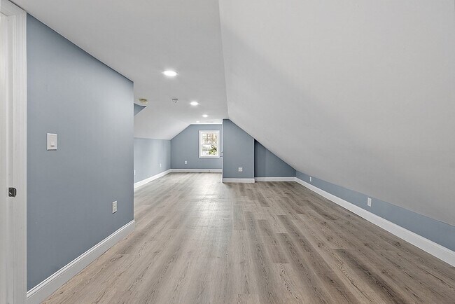 Building Photo - 53 Fenwood Rd