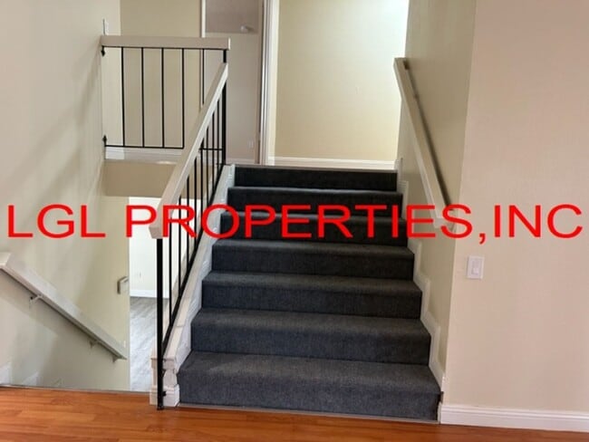 Building Photo - 1470 Pebblewood Dr