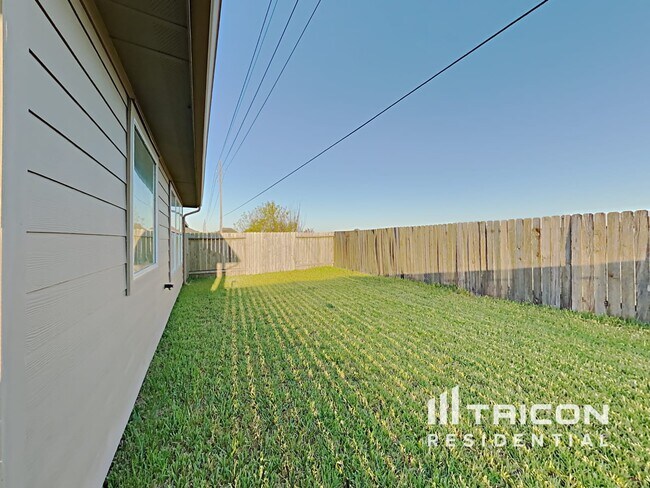 Building Photo - 10818 Harston Dr