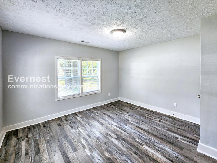 Building Photo - 306 Walker Dr