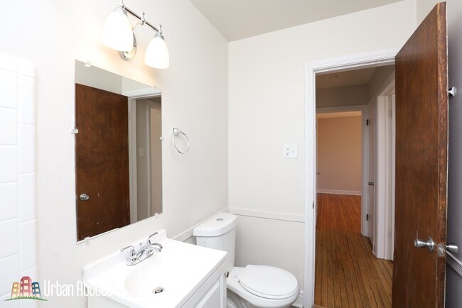 Building Photo - 7520 N Ridge Blvd