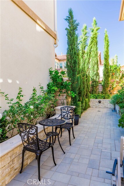 Building Photo - 38 Torosa