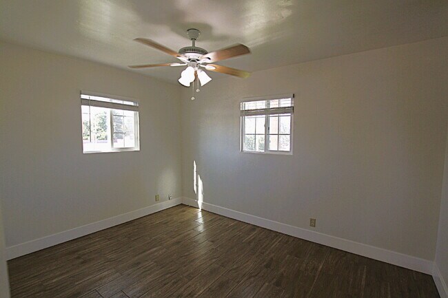 Building Photo - Rare Find in the Coveted Cheery Lynn Historic District!