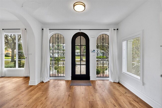 Building Photo - 113 NE 101st St