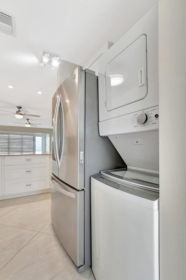 Building Photo - 1131 Violet Terrace