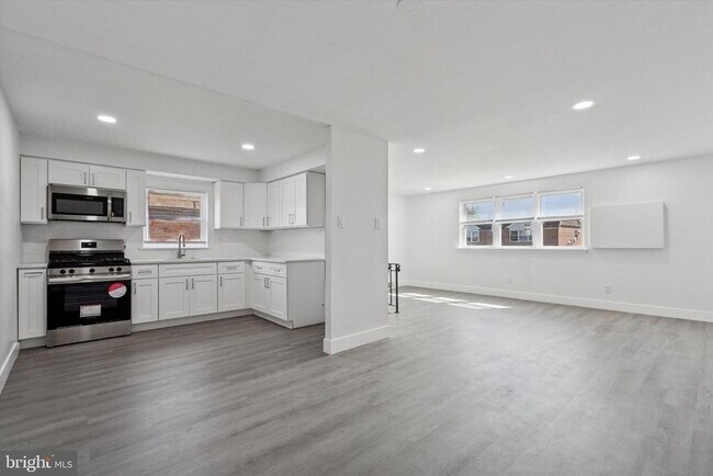 Building Photo - 2155 Benson St