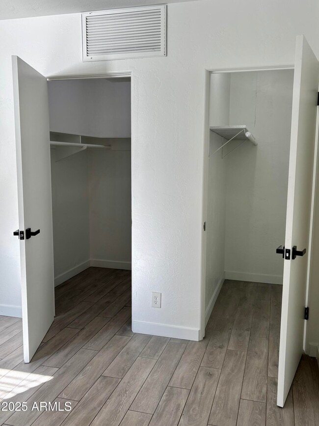 Building Photo - 2816 N 33rd Pl