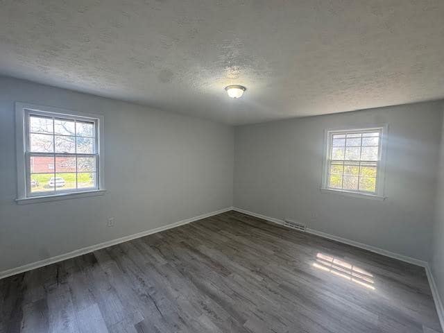 Building Photo - Newly Renovated - Pet Friendly-3-Bedroom 3 Bath Duplex in Front Royal with Modern Upgrades.