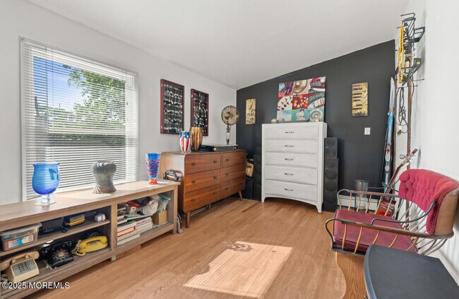 Building Photo - 517 Laurel Ave