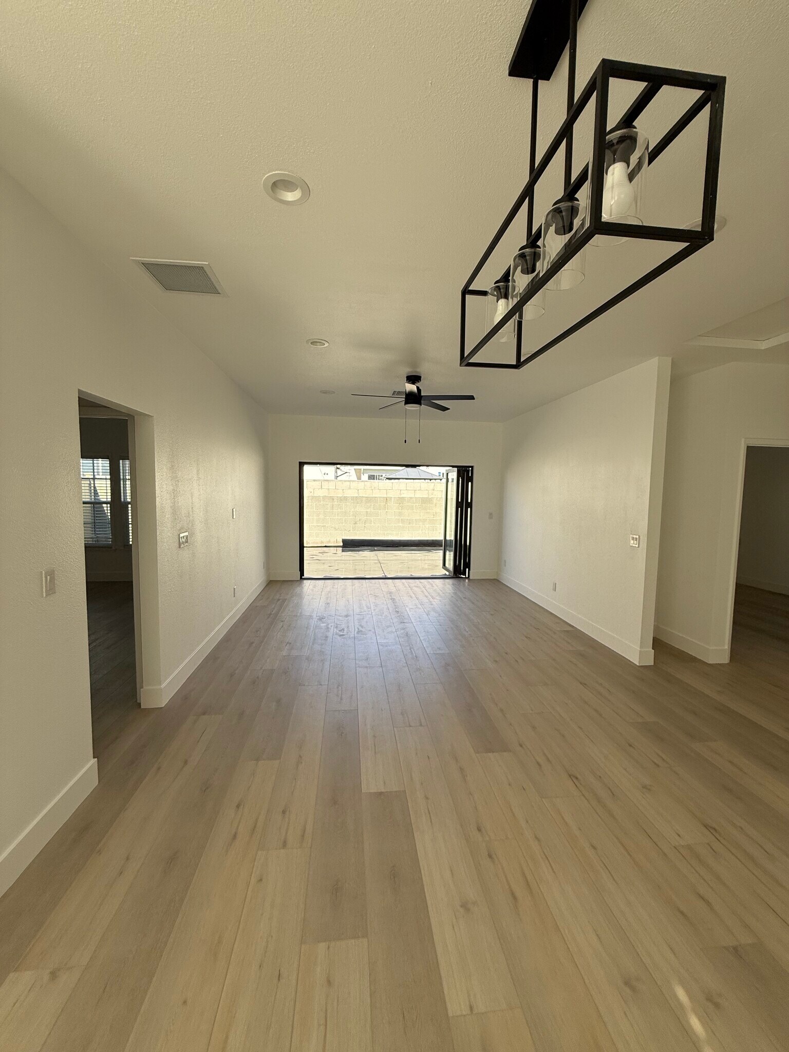 Building Photo - 11483 Delano St