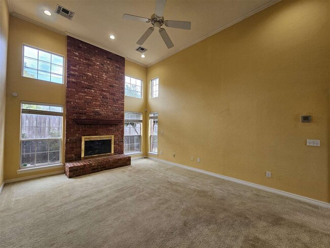Building Photo - 6605 NW Willow Tree Cir