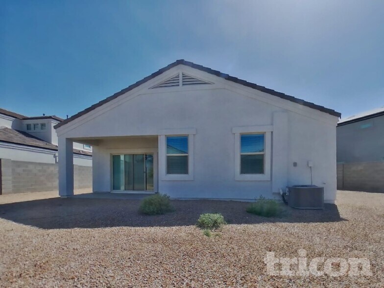 Building Photo - 31026 W Earll Dr