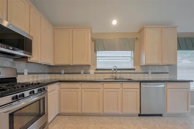 Building Photo - 9502 Willow Crossing Dr