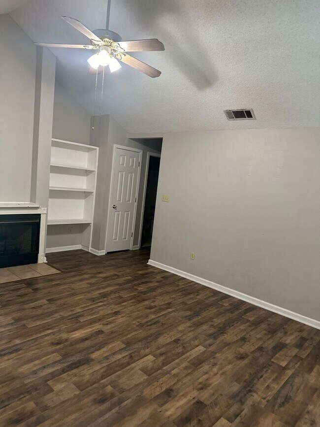 Building Photo - Move-in Ready!  3-Bed, 2-Bath Home in Bent...