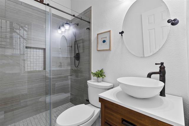 Building Photo - 706 Dover Pl