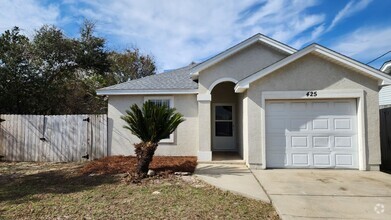 Building Photo - Single Family Home w/fenced in backyard mi...