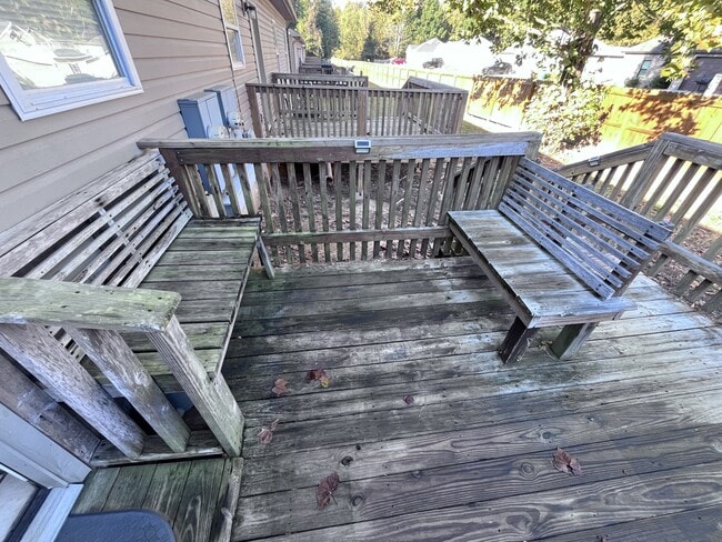 Building Photo - 10 Marie Ln