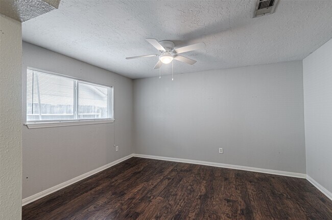 Building Photo - 9702 Birsay St