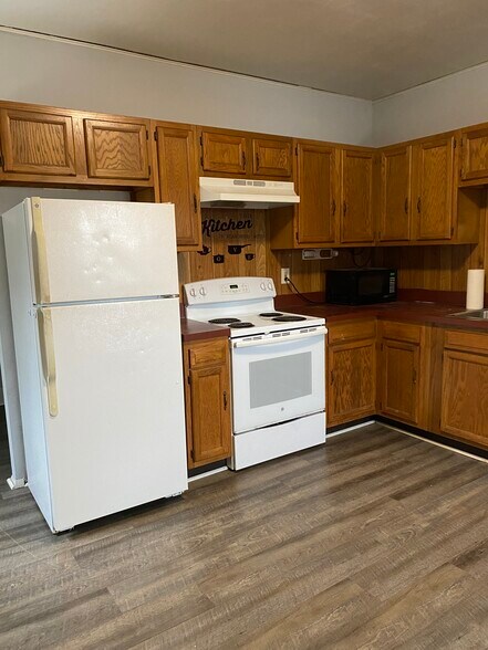 Building Photo - 498 N Main St