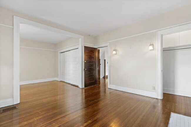 Building Photo - 439 Thurman Ave