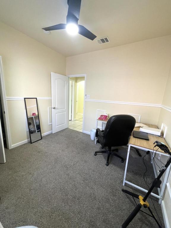 Building Photo - 625 Hutchins Dr