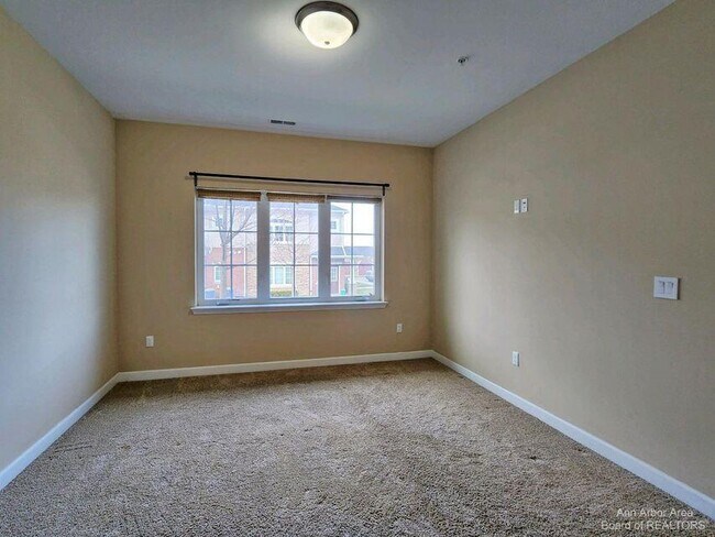 Building Photo - 5643 Arbor Chase Dr