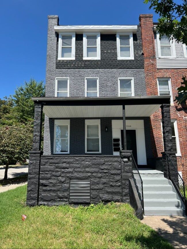 Building Photo - Whittier 4