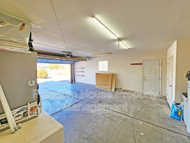Building Photo - 2341 Yakima Ave
