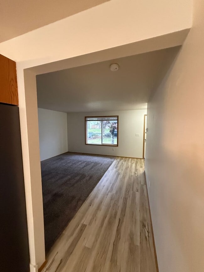 Building Photo - Updated, Its a must see........ 3 bedroom, 2 bath