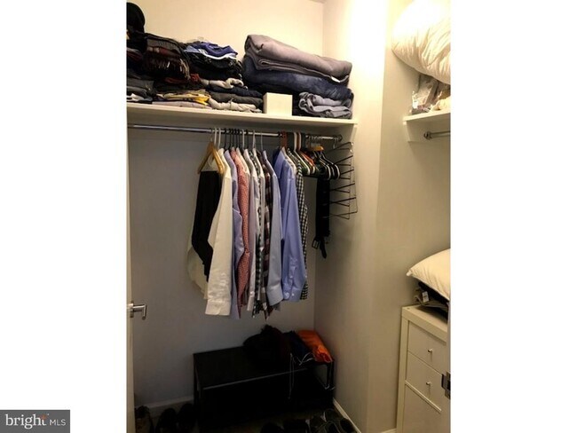 Building Photo - 1425 Locust St