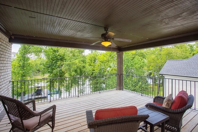 Building Photo - 2024 Albatross Way