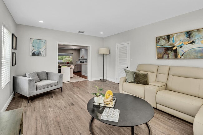 Building Photo - 746 NE 16th Terrace